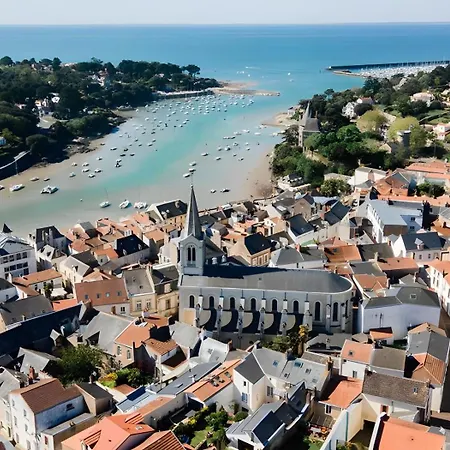 01 - Pornicaise Aux Volets Bleus *