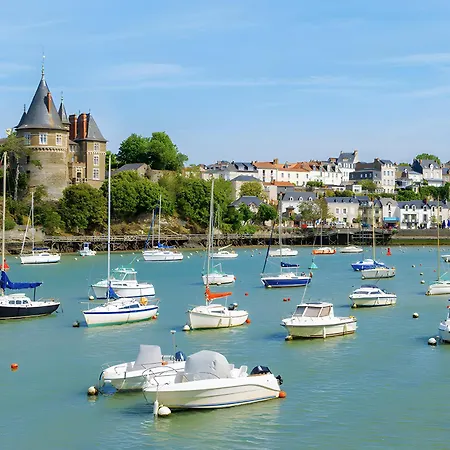 01 - Pornicaise Aux Volets Bleus