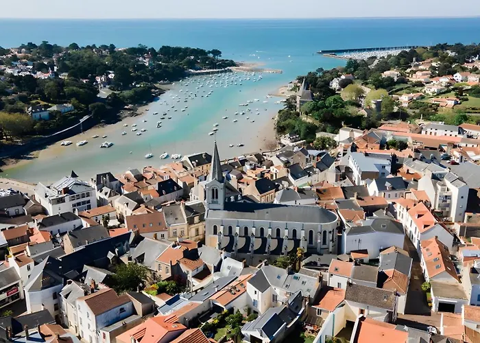 01 - Pornicaise Aux Volets Bleus *