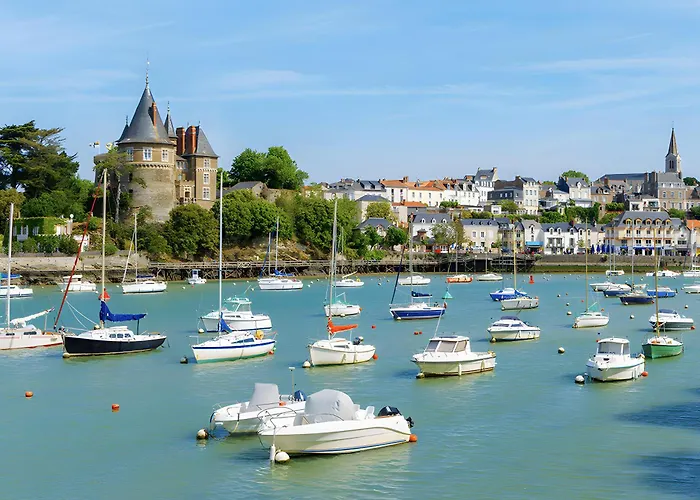 01 - Pornicaise Aux Volets Bleus