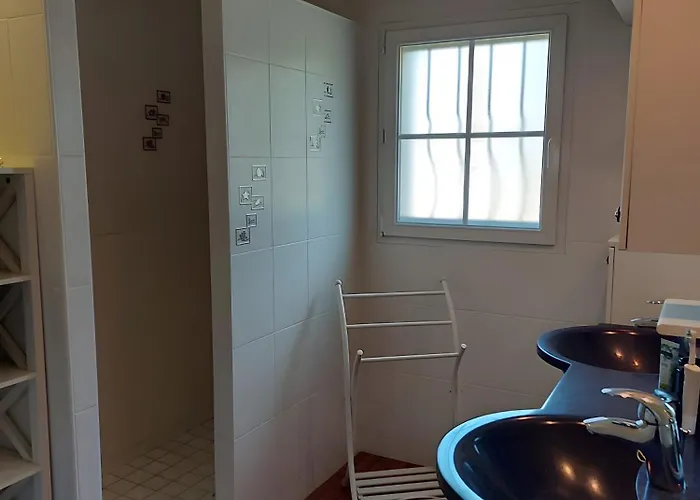 Hébergement de vacances 01 - Pornicaise Aux Volets Bleus *